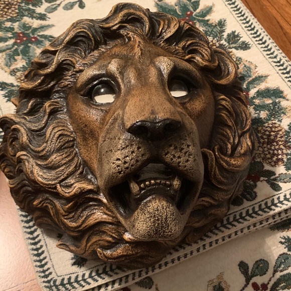 Majestic Lion Head Wall Decor in Brown - Picture 4 of 6